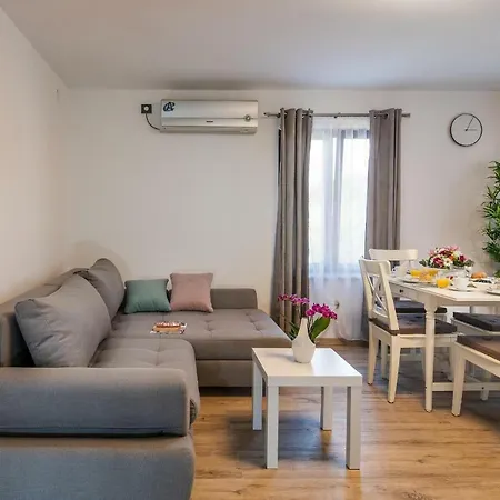 Lovric Apartment *